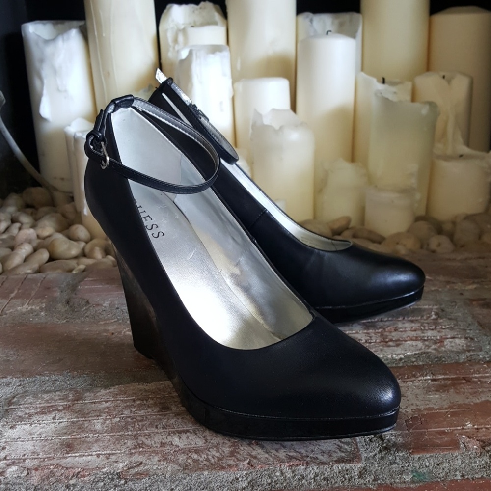 *RARE* Guess Wedge